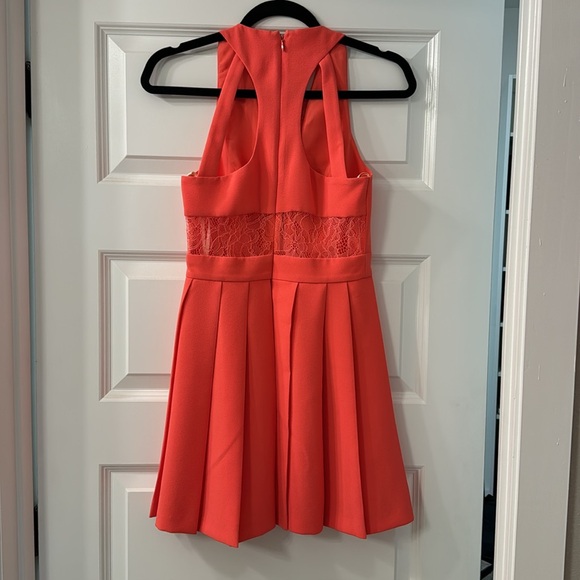 Beautiful Coral Dress with Lace detailing - Picture 3 of 4